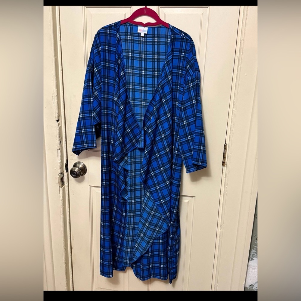 DONATING Thurs 8/6 • EUC LuLaRoe Shirley cover up blue black plaid women’s large